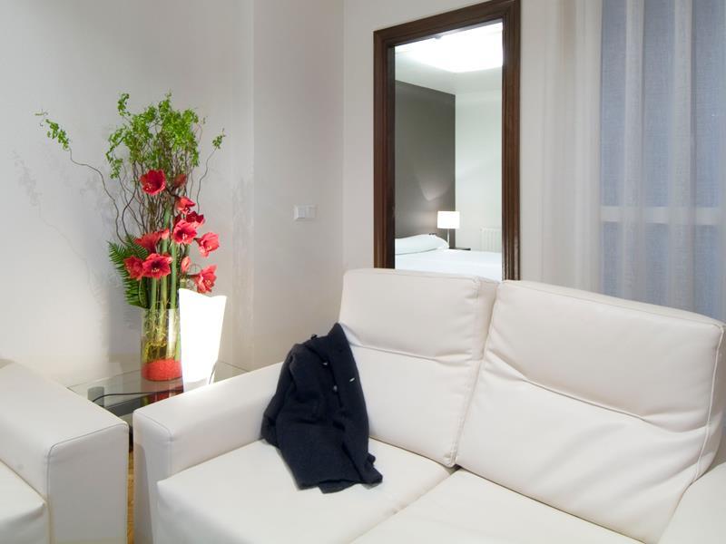 Apartamentos Mendebaldea Suites 팜플로나 객실 사진