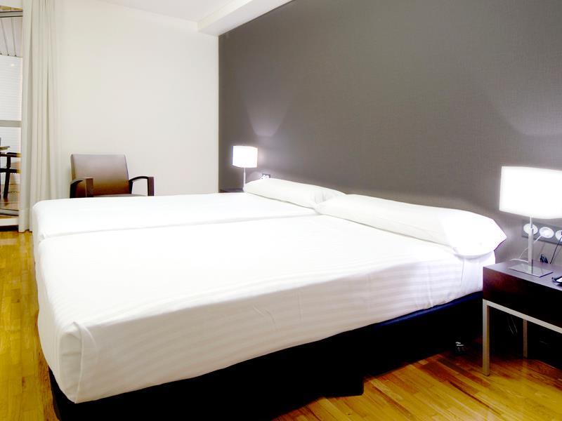 Apartamentos Mendebaldea Suites 팜플로나 객실 사진