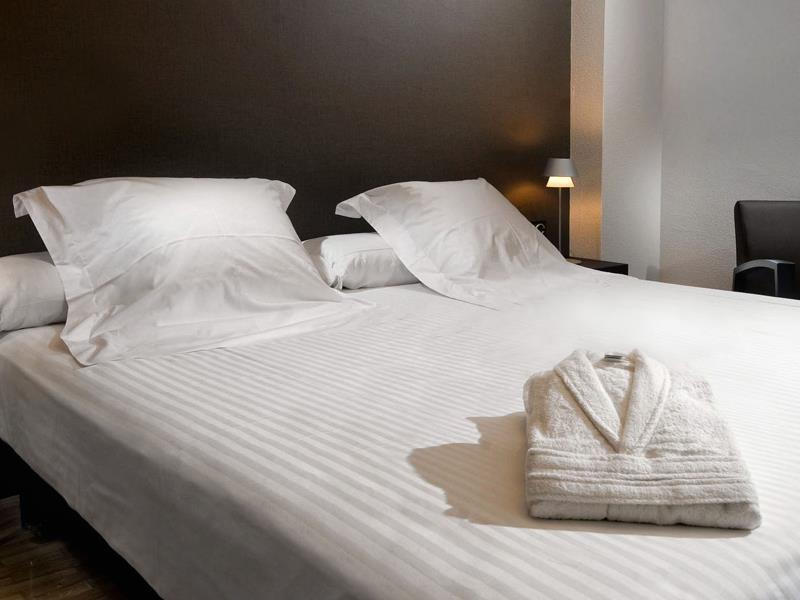 Apartamentos Mendebaldea Suites 팜플로나 객실 사진
